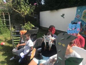 Lire la suite à propos de l’article Graines de trottoir / Création participative / Cyanotypes et papiers découpés