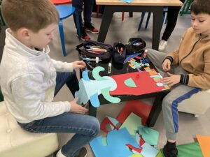 Lire la suite à propos de l’article Monstres et Compagnie / exposition collective pluridisciplinaire / papiers découpés, conte, écriture, enregistrement sonore